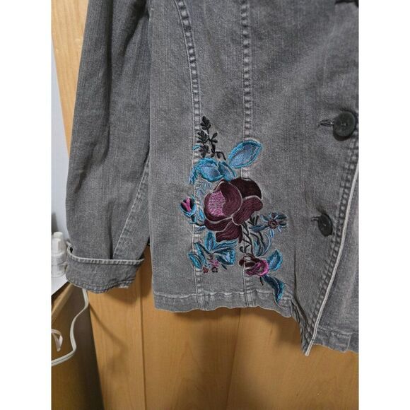 Vintage Inspired Denim Jacket With Floral Embroidery & Button Closure - Picture 3 of 10